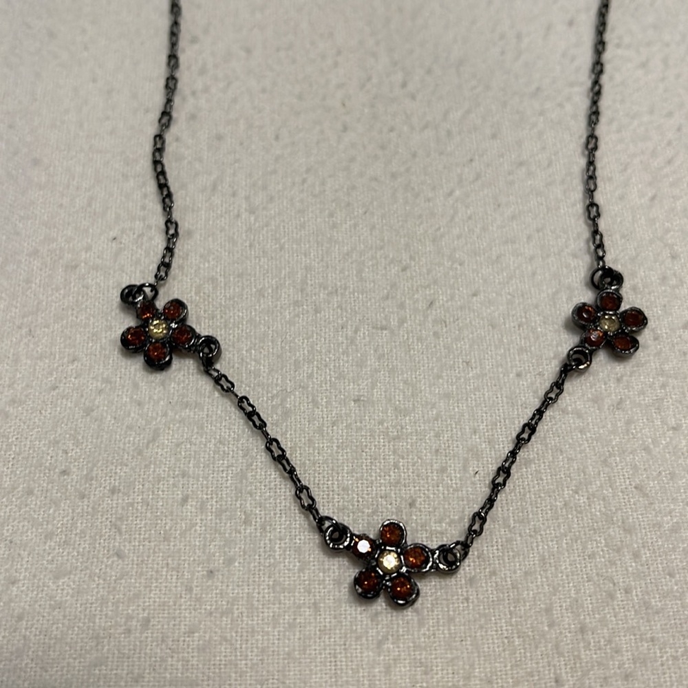 Brass colored flower necklace*